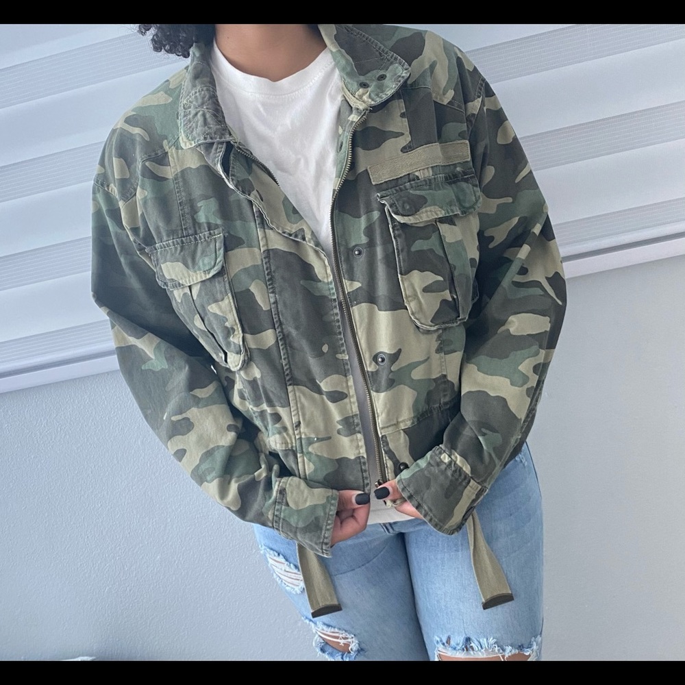 Camo Cargo Jacket, Aeropostal, Size Medium, Used